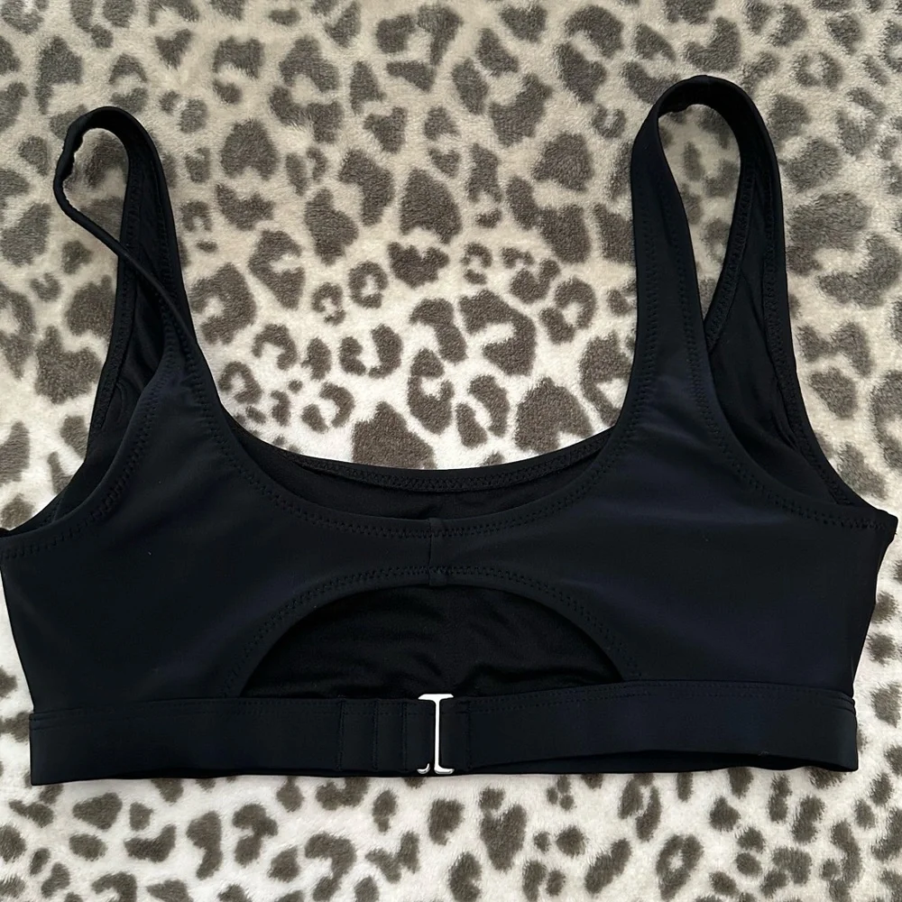 Old Navy Scoop-Neck Bikini Swim Top in Black Size Small
